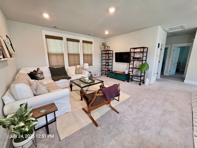 Building Photo - Like new 4 bedroom + loft - Stonoview - Jo...