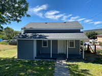 Building Photo - 2 Bedroom House