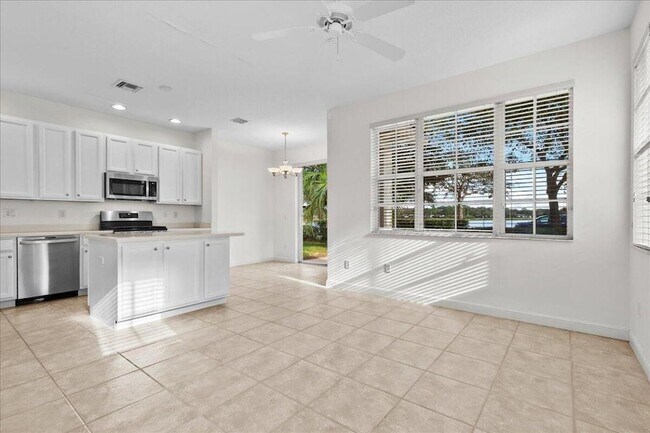 Building Photo - 556 Tomahawk Ct