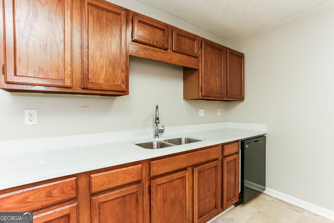 Building Photo - 7960 Creekstone Way