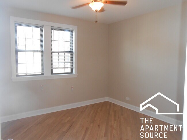 Building Photo - 894 Green Bay Rd