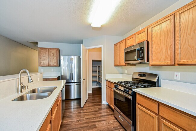 Building Photo - 1110 Cliffbrook Hedge Ave