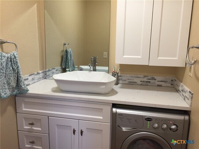 Building Photo - 4841 TX-35