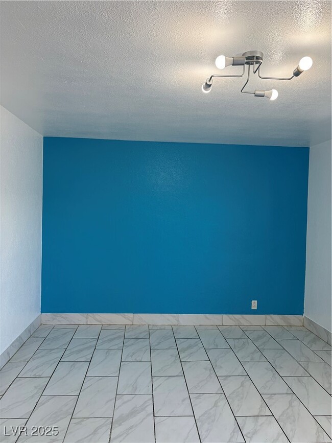 Building Photo - 246 W Philadelphia Ave