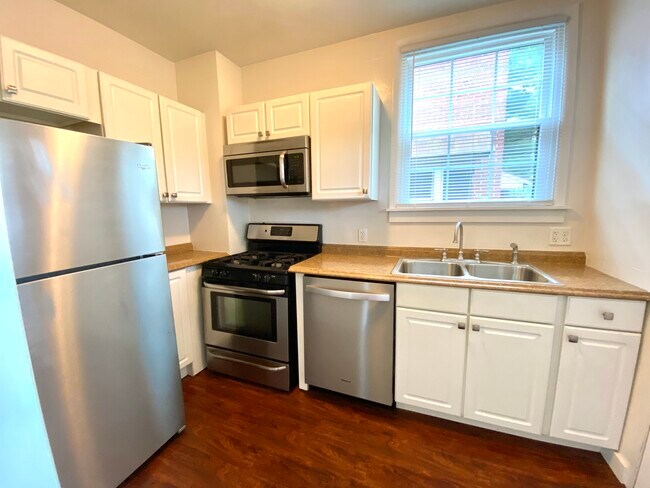Building Photo - 468 Belonda St