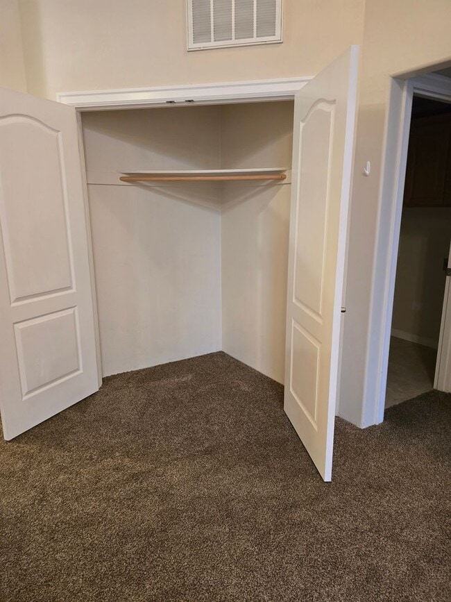 Building Photo - 3 bed 2 bath  Home for Rent in Grants Pass