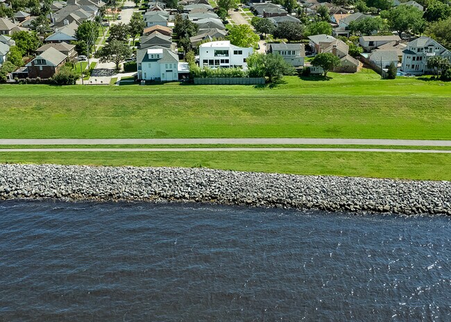 Building Photo - 4809 Neyrey Dr