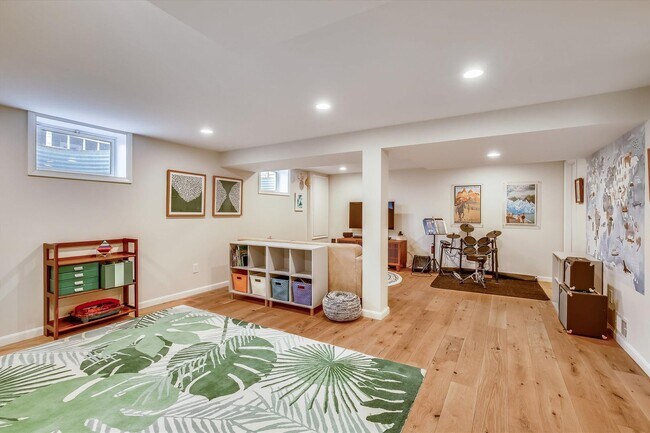 Building Photo - Fabulous 5BR 2.5BA Located in Close in Roc...