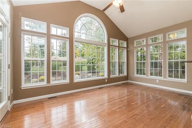 Building Photo - Spacious 4BR House in Twinsburg