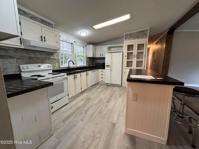 Building Photo - 180 Quails Cove
