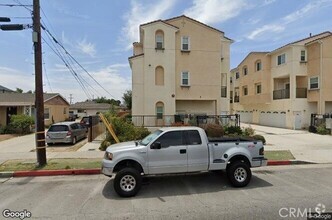 Building Photo - 918 W La Jolla St