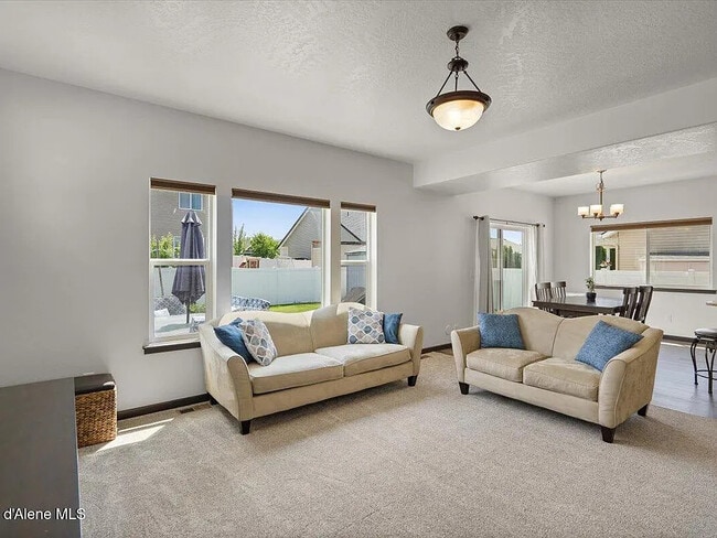 Building Photo - 1824 E Warbler Ln
