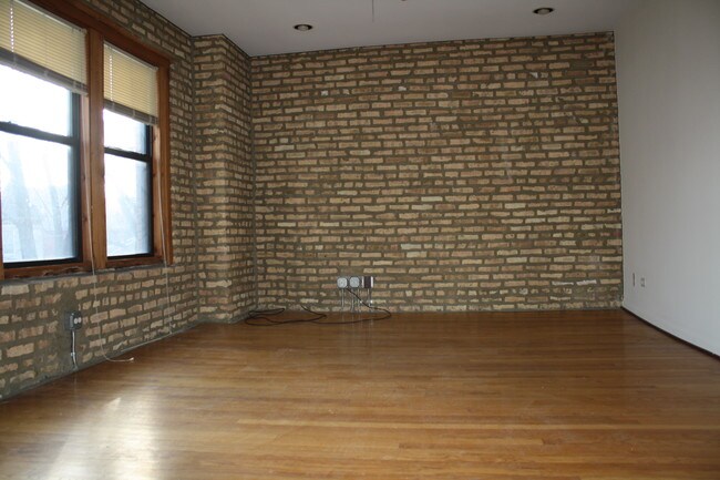 Building Photo - 1226-1234 W Winona Ave