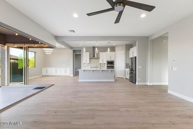 Building Photo - 11086 W Hadley St