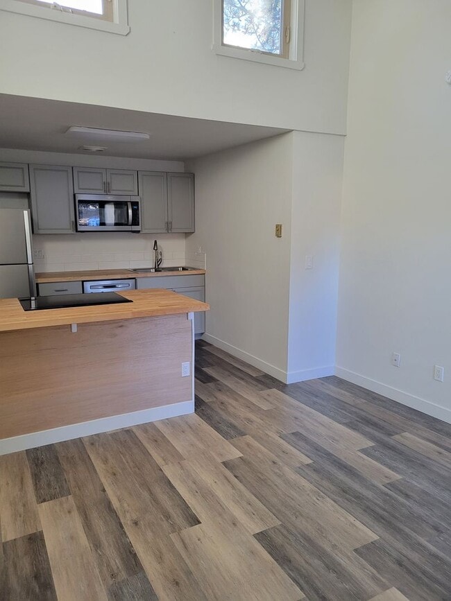 Building Photo - 1700 NE Wells Acres Rd