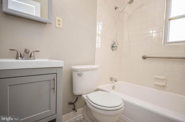 Building Photo - 4426 Hallet St
