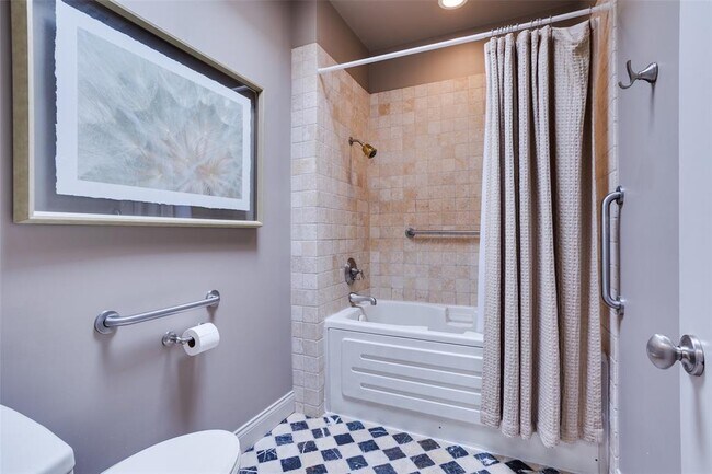 Building Photo - 3231 Tarryhollow Dr