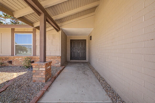 Building Photo - 3223 E Emerald Cir