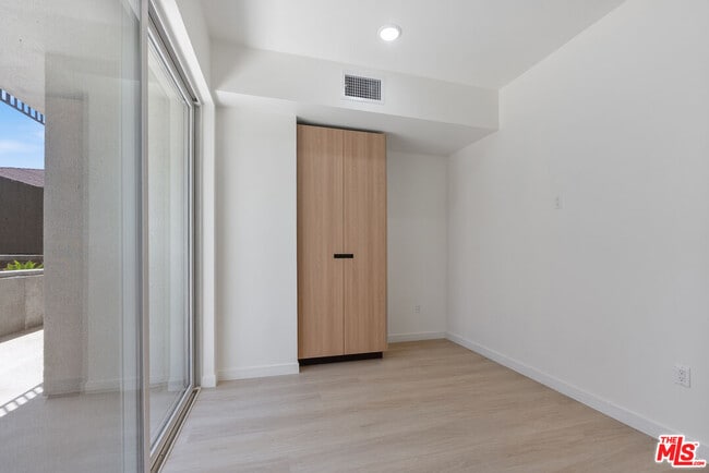 Building Photo - 1124 Normandie Ave