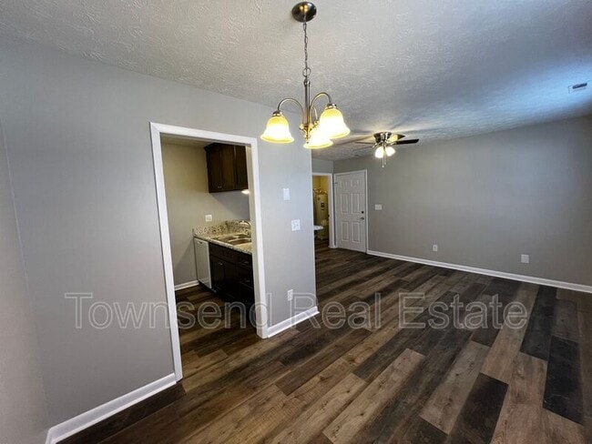 Building Photo - 1433 Ireland Dr