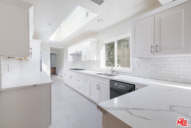 Building Photo - 1628 Benedict Canyon Drive