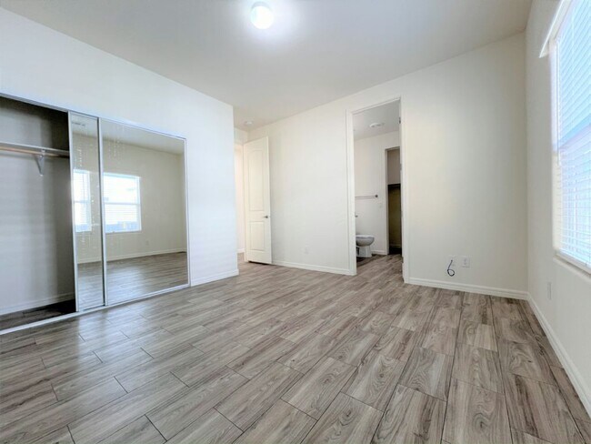 Building Photo - 2206 S Ellsworth Rd