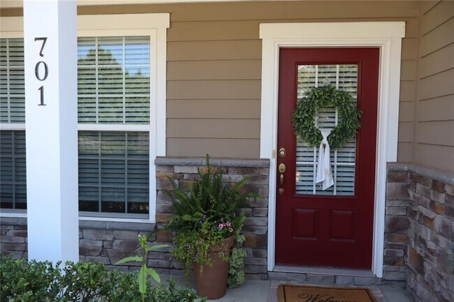 Building Photo - 701 Woodbridge Dr