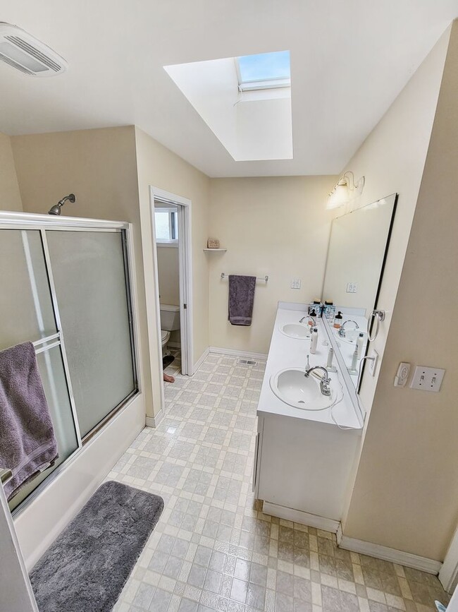 Building Photo - Beautiful N Bennett Street Home ****COMING SOON****