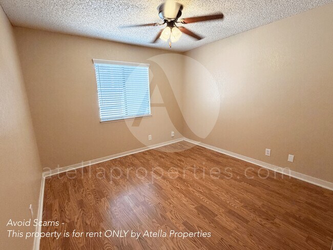Building Photo - 919 Greenfield Ave
