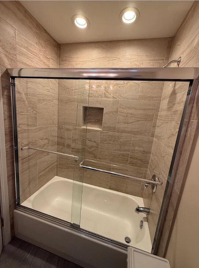 Building Photo - 2950 Northampton Dr