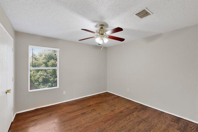 Building Photo - 2316 White Oak Dr
