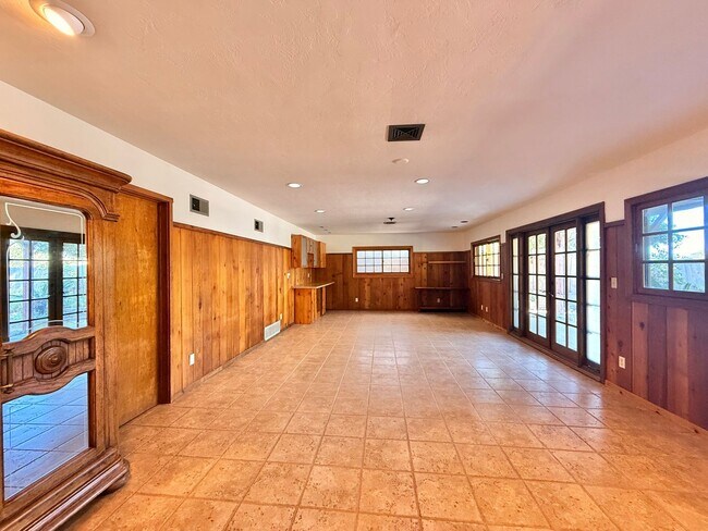 Building Photo - 5616 Marne Ave