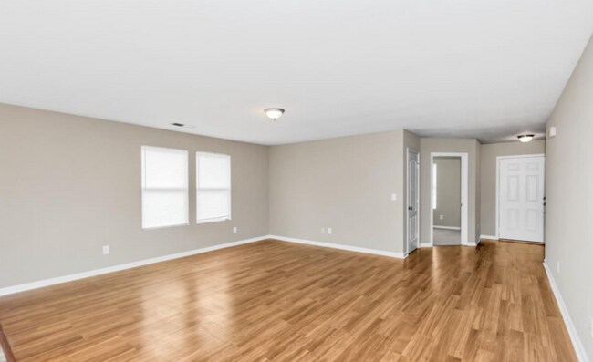 Building Photo - Fabulous home with FENCED YARD