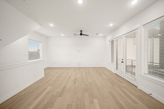 Building Photo - 2811 Anita St