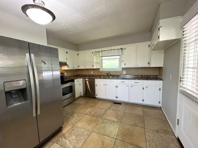 Building Photo - Great 3 Bedroom Home on Large Lot in Mount Juliet!
