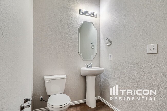 Building Photo - 2328 N Amber Ruse Ct