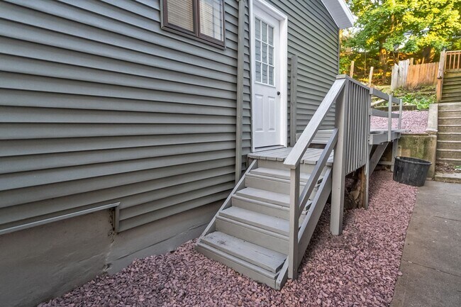 Building Photo - Spacious 3-Bed + Office Home in Slatington — Fresh Floors & Flexible Layout