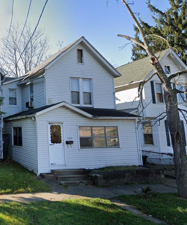 Primary Photo - Large 5 Bedroom SW Canton Home for Rent