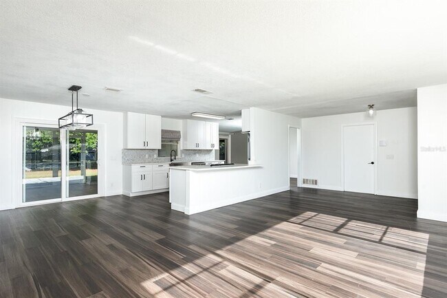 Building Photo - 3413 Bowman Dr