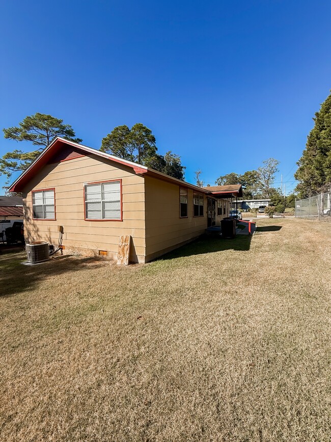 Building Photo - 1021 Griffin St