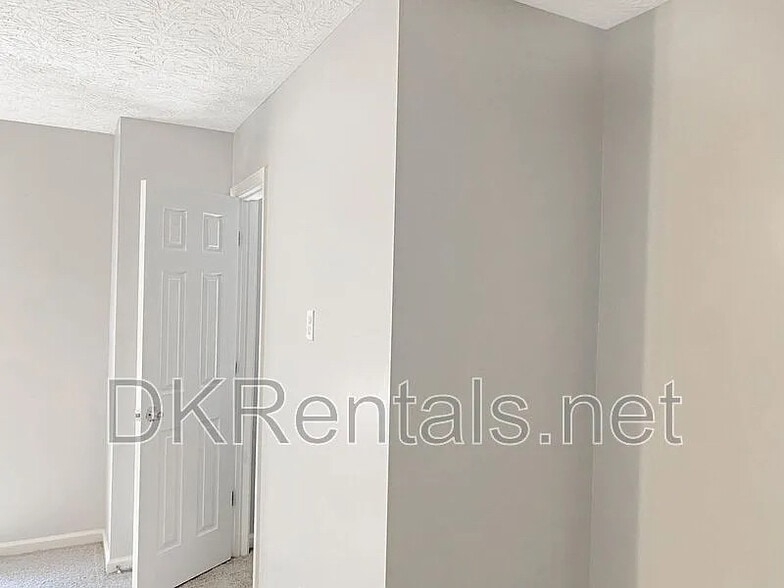 Building Photo - Room in Townhome on Stone Gate Way