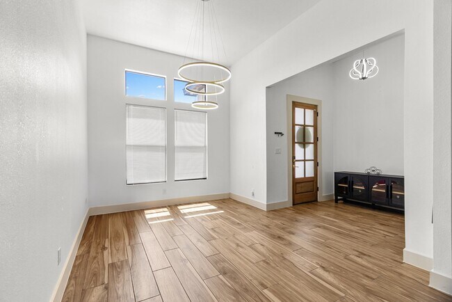 Building Photo - 12370 W University Blvd