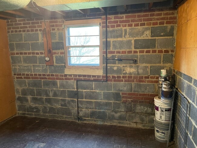Building Photo - 9515 Hale St