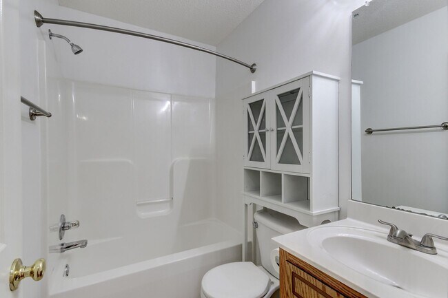 Building Photo - Super cute Ranch on Cul De Sac with update...
