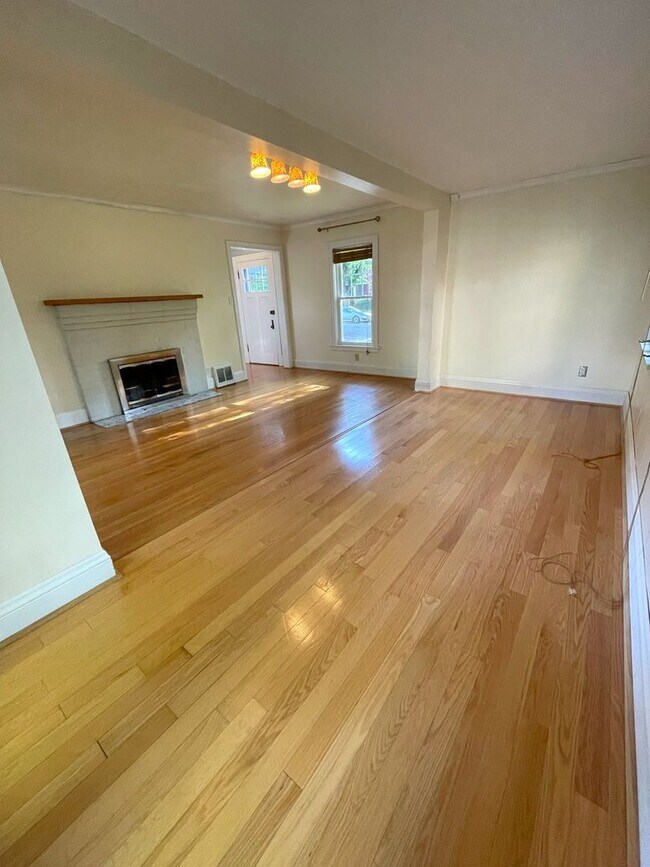 Building Photo - Spacious 3-Bedroom with Finished Basement | Parking, Laundry, & Private Backyard