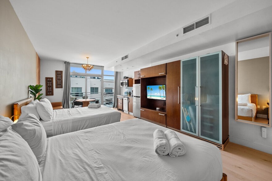Building Photo - 1036 Ocean Dr
