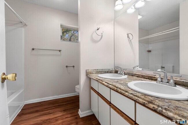 Building Photo - 267 Melba St