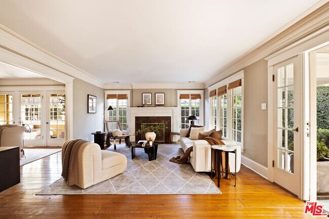 Building Photo - 1438 N Orange Grove Ave