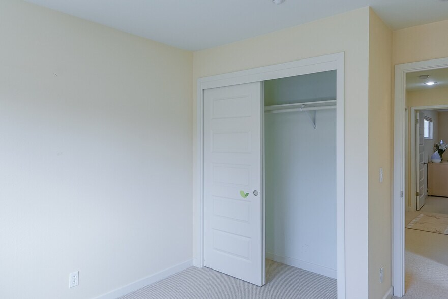 Building Photo - 1236 Poplar Ave