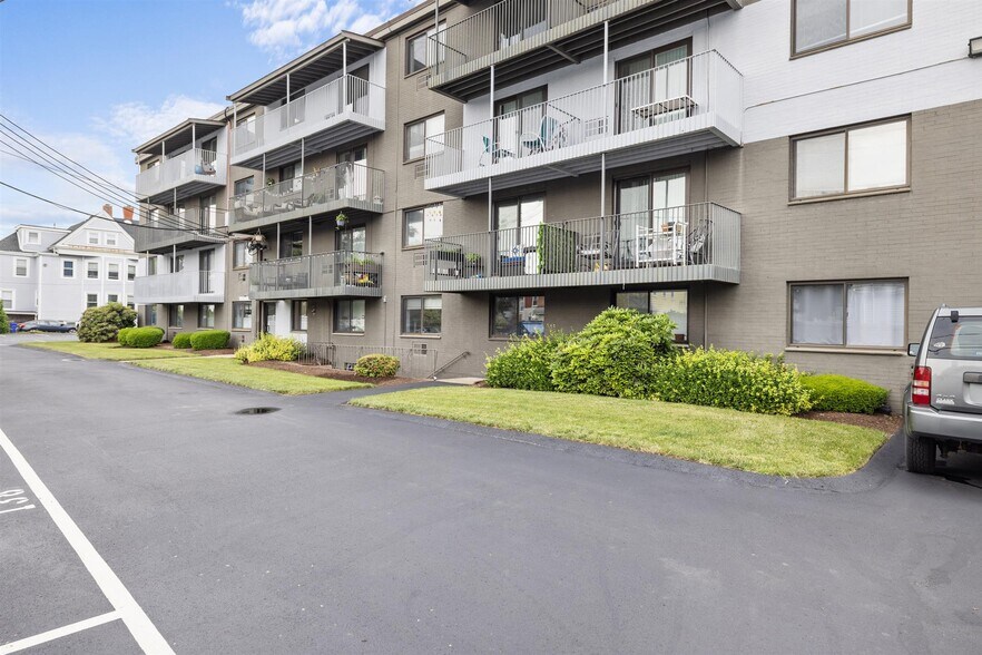 Building Photo - 131 Summer St